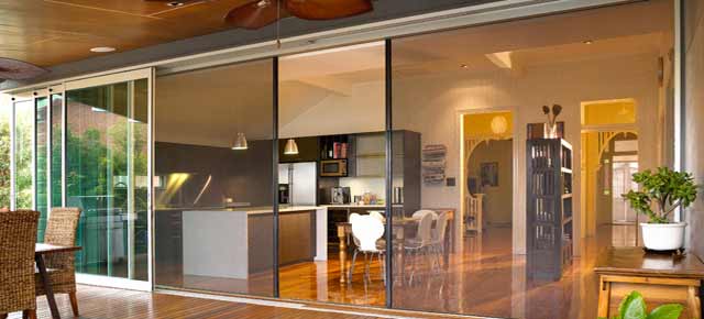 Komarnici u primeni - kako izgledaju montirani na prozorima i vratima